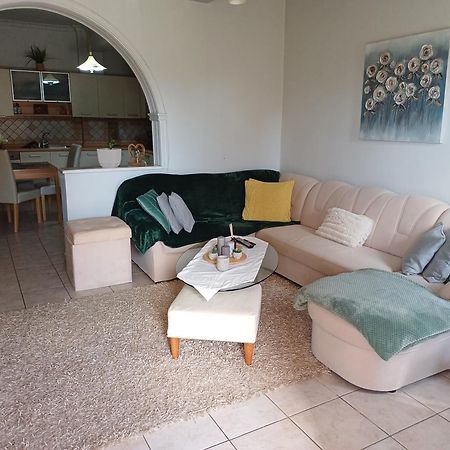 “Katerina'S Guest House” Kato Garouna Bagian luar foto