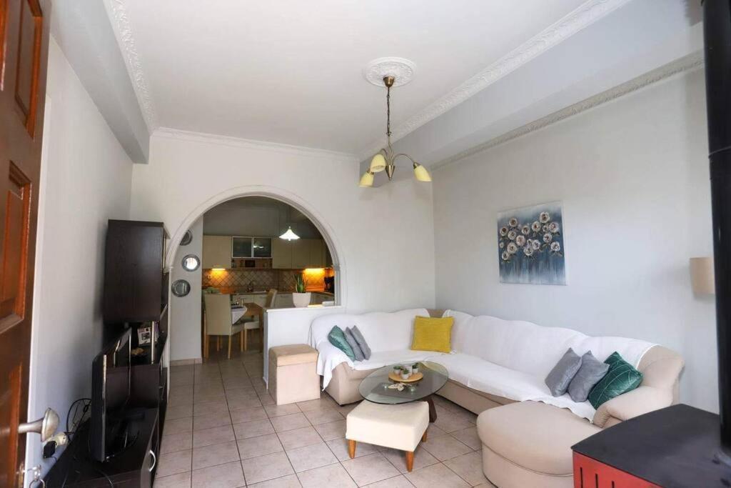 “Katerina'S Guest House” Kato Garouna Bagian luar foto